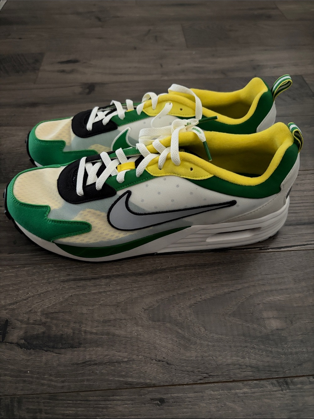 Nike Oregon Ducks Green, Yellow & White Athletic Sneakers